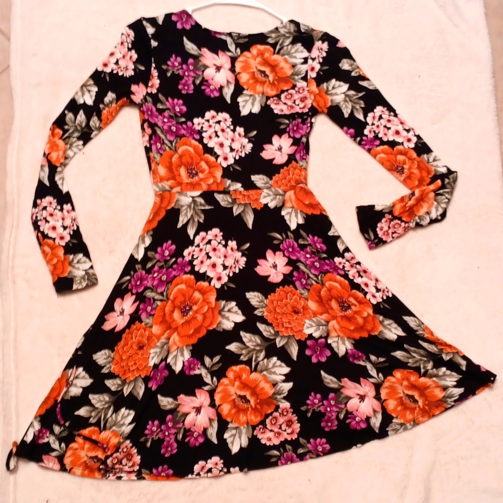 Dress - Picture 3 of 5